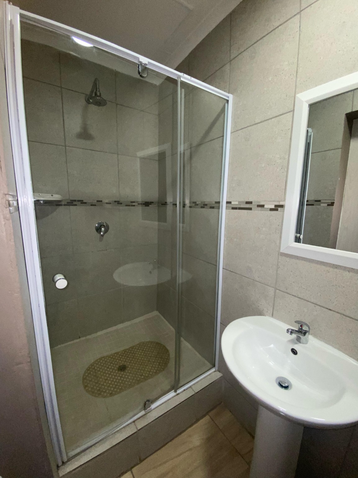 20 Ernest Self-Catering interior